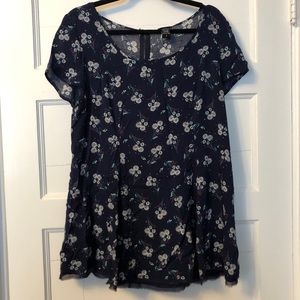 Torrid blue flowery tunic with gauze hem detail